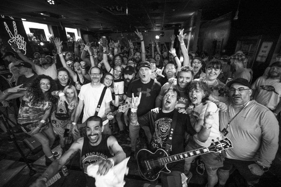 The Shakers with the crowd, FEST 23, Gainesville